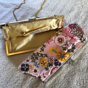 Two Clutch Purses 👛 for the price of one ☝🏼